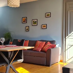 bluemoon-appartement-en-plein-centre-de-ville-dannecy.hotels-rhonealpes.com/